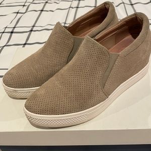 EUC Caslon Allie wedge sneaker